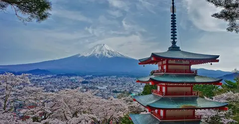 Fuji-san et pagode à Fujiyoshida Fuji-san et pagode à Fujiyoshida