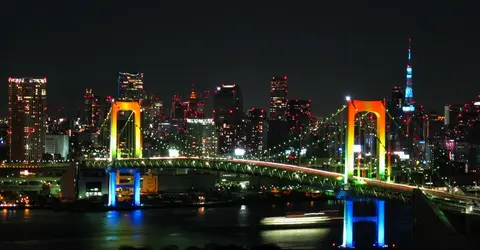 Vue sur le Rainbow Bridge depuis Odaiba Vue sur le Rainbow Bridge depuis Odaiba