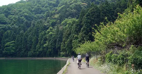Chemin de randonnée autour des lacs Chemin de randonnée autour des lacs