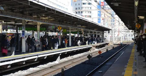 Yamanote Line platform 6 at Ikebukuro Station in Tokyo Yamanote Line platform 6 at Ikebukuro Station in Tokyo
