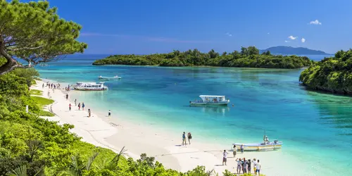 La plage de Kabira sur l’île d’Ishigaki fait sans aucun doute partie des plus magiques. Un véritable petit paradis !
