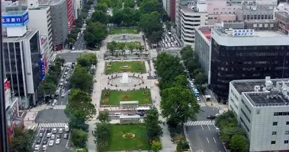 El Parque Odori en el corazón de la ciudad.