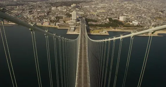 Le pont Akashi Kaikyo est le plus long pont suspendu du monde.
